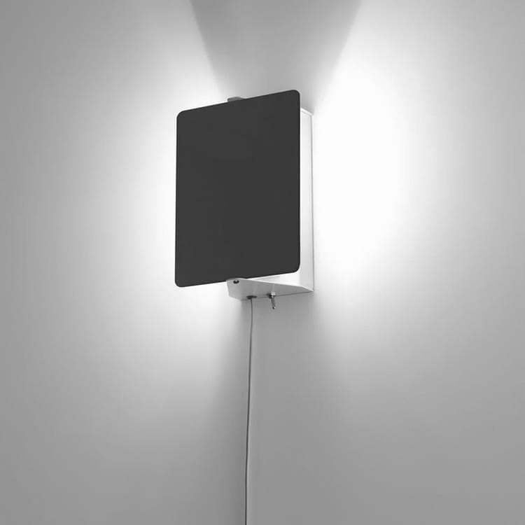 Metalowa lampa ścienna z gniazdem H17cm SWING SHUTTER WALL LAMP Czarny