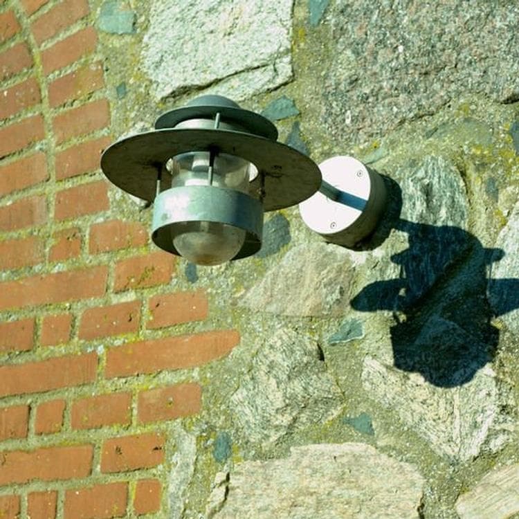 Zewnętrzna lampa ścienna Metal L41.5cm ALBESTLUND Szary