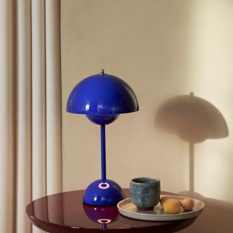 Bezprzewodowa lampa stołowa ze ściemniaczem dotykowym H29.5cm FLOWERPOT VP9 Kobaltowy niebieski