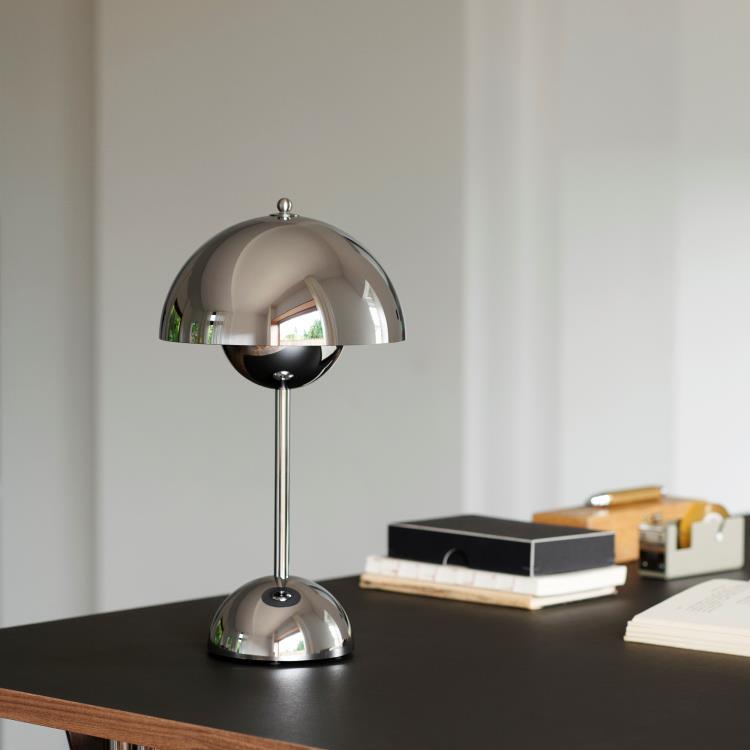 Bezprzewodowa lampa stołowa ze ściemniaczem dotykowym H29.5cm FLOWERPOT VP9 chromowany