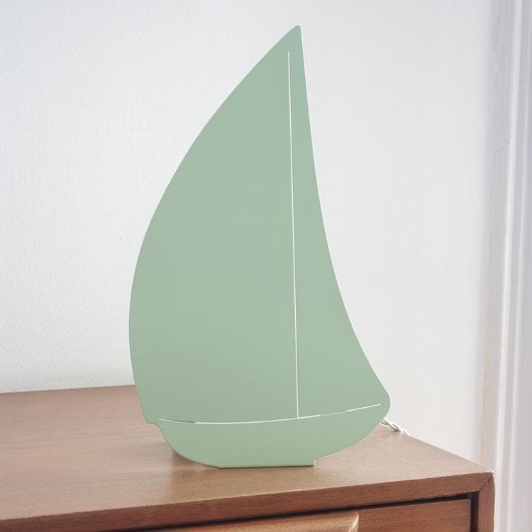 Lampa ścienna / Lampa stołowa w wyciętym metalowym kształcie Bateau z gniazdem H32cm BATEAU zielony mietowy