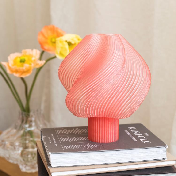 Plastikowa lampa stołowa z recyklingu H26cm SOFT SERVE REGULAR Sorbet brzoskwiniowy