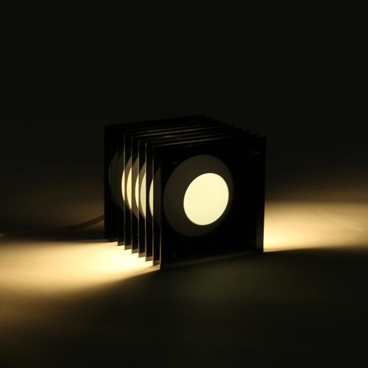 Akrylowa lampa stołowa LED H18cm LOP SMALL SQUARE szary ciemny