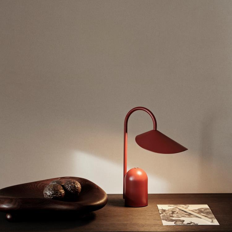 Metalowa lampa stołowa LED ze zintegrowanym ściemniaczem H30cm ARUM PORTABLE rdza