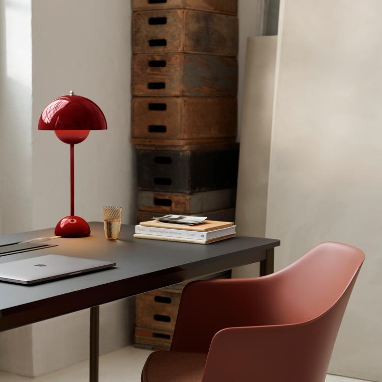 Metalowa lampa stołowa H50cm FLOWERPOT VP3 Cynobrowy czerwony
